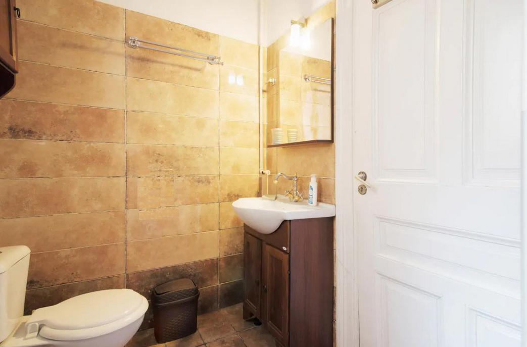 Neoclassical House In The Center Of アテネ エクステリア 写真